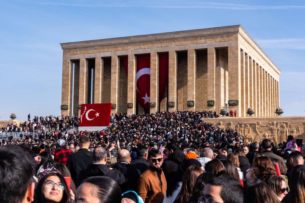 Türk Milleti Ata’sına koştu! Anıtkabir’e ziyaretçi akını 4